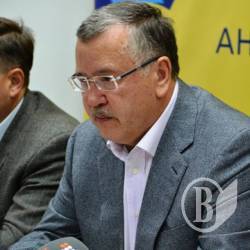 Яким міністром оборони був Анатолій Гриценко? Яким міністром оборони був Анатолій Гриценко?