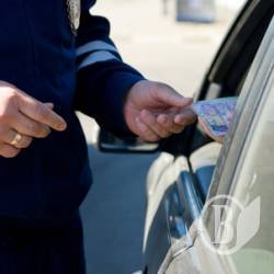 Гаішники не хочуть брати хабарі по 50 та 100 гривень Гаішники не хочуть брати хабарі по 50 та 100 гривень