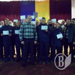 У виправній колонії засуджені отримали дипломи слюсара та електрозварника У виправній колонії засуджені отримали дипломи слюсара та електрозварника