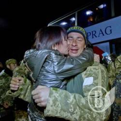 Чернігівці зустріли Героїв 13-го батальйону - фоторепортаж Віктора Кошмала Чернігівці зустріли Героїв 13-го батальйону - фоторепортаж Віктора Кошмала