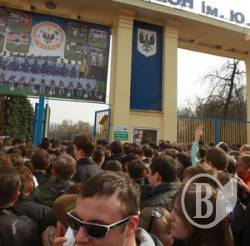 Про зупинку, залишках реклами і траву по пояс Про зупинку, залишках реклами і траву по пояс