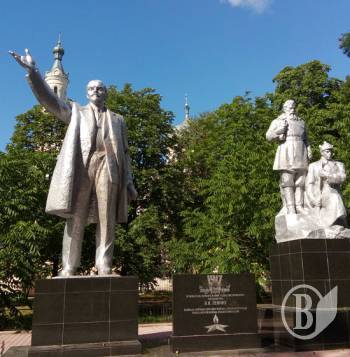 Відновлення пам’ятника Леніну у Семенівці на Чернігівщині - знущання Відновлення пам’ятника Леніну у Семенівці на Чернігівщині - знущання