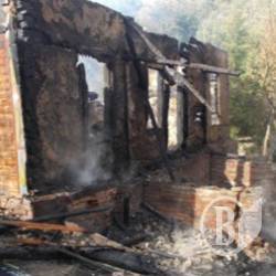 У Борзні ВАЗ врізався в будинок і вибухнув У Борзні ВАЗ врізався в будинок і вибухнув