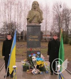 Перший в Україні пам’ятник Софії Русовій відкрили на Чернігівщині Перший в Україні пам’ятник Софії Русовій відкрили на Чернігівщині