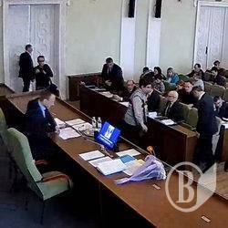 Договорняк щодо митного терміналу розписали всі фракції Чернігівської міськради, окрім «Нашого краю» Договорняк щодо митного терміналу розписали всі фракції Чернігівської міськради, окрім «Нашого краю»