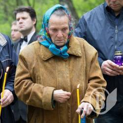 На братську могилу до батька… На братську могилу до батька…