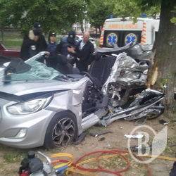 Двоє загинули у ранковому ДТП в Чернігові. Фото Двоє загинули у ранковому ДТП в Чернігові. Фото
