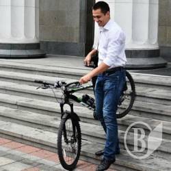 Кандидат в нардепи продає «лисапед» Кандидат в нардепи продає «лисапед»