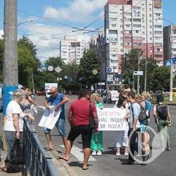 Люди разблокировали центральную улицу Чернигова Люди разблокировали центральную улицу Чернигова