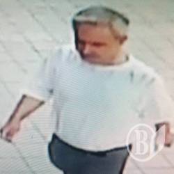 Дядечко, що краде з камер схову в АТБ. Відео Дядечко, що краде з камер схову в АТБ. Відео