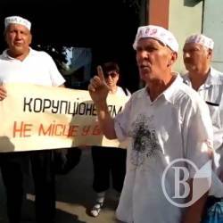 Охоронець прокуратури накинувся на голодуючих? Відео Охоронець прокуратури накинувся на голодуючих? Відео
