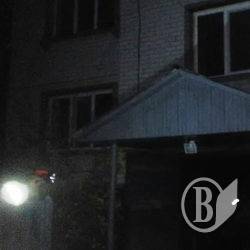 Погорів гараж під житловим будинком. Фото Погорів гараж під житловим будинком. Фото