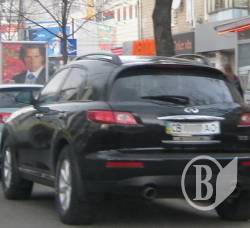 Водій Infiniti збив пішохода в центрі Чернігова Водій Infiniti збив пішохода в центрі Чернігова