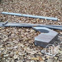 Хто зазіхнув на лави в парку? Хто зазіхнув на лави в парку?