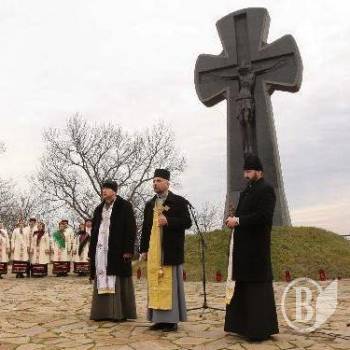 В Батурині відбулися поминальні заходи за жертвами різанини 1708 року В Батурині відбулися поминальні заходи за жертвами різанини 1708 року