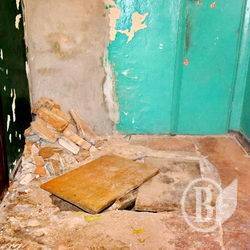 Чернігівські комунальники впритул не помічають аварійних будинків. Фото Чернігівські комунальники впритул не помічають аварійних будинків. Фото