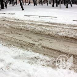 Чернігівські комунальники не можуть по-людськи прибрати навіть туристичний Дитинець Чернігівські комунальники не можуть по-людськи прибрати навіть туристичний Дитинець