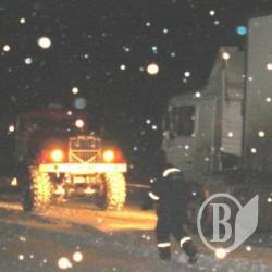 Облавтодор дороги чистить, а рятувальники – витягають зі снігу Облавтодор дороги чистить, а рятувальники – витягають зі снігу