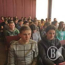 Студенти у залах коледжу зустрілися з військовими. В футболі – перемогли. Фото Студенти у залах коледжу зустрілися з військовими. В футболі – перемогли. Фото