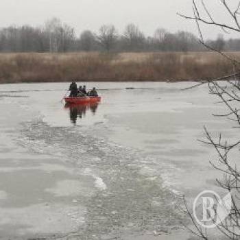 На Дніпрі провалився й потонув рибалка На Дніпрі провалився й потонув рибалка