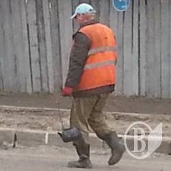 Ремонтна техніка вийшла на багатостраждальну вулицю Мазепи Ремонтна техніка вийшла на багатостраждальну вулицю Мазепи
