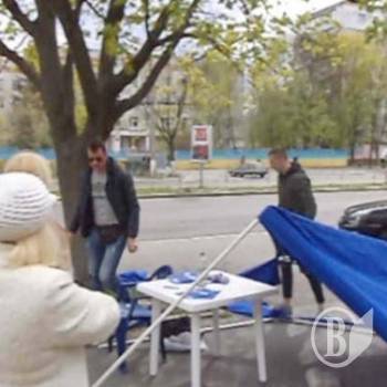 Диспут з агітаторами в наметі «Оппоблоку» Диспут з агітаторами в наметі «Оппоблоку»