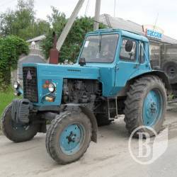 Трактор серед ночі пішов в лобову на легковик Трактор серед ночі пішов в лобову на легковик