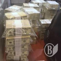 Хабар 5 мільйонів доларів і дама в блакитному Хабар 5 мільйонів доларів і дама в блакитному