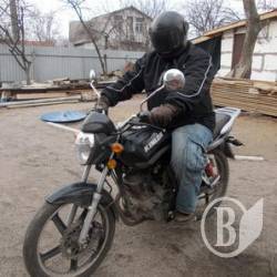 Водій «консерви» збив «вершника» у Чернігові Водій «консерви» збив «вершника» у Чернігові
