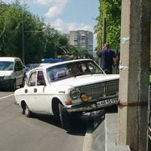 Радянська «Волга» поїхала в парк крізь паркан Радянська «Волга» поїхала в парк крізь паркан