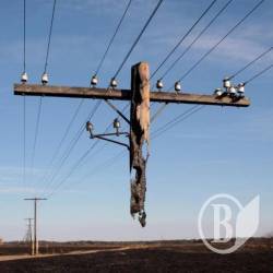 Ще скручують дроти після буревіїв вихідних днів Ще скручують дроти після буревіїв вихідних днів