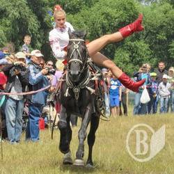 Фотомиттєвості виступу кінного театру на фестивалі вікінгів Фотомиттєвості виступу кінного театру на фестивалі вікінгів