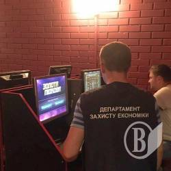 В Чернігові викрито азартний заклад. Винесли 52 комп’ютера В Чернігові викрито азартний заклад. Винесли 52 комп’ютера