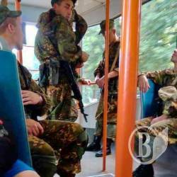 Білоруськими містами шастають «зелені чоловічки» з автоматами Білоруськими містами шастають «зелені чоловічки» з автоматами