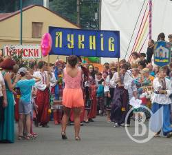 Миколаївський ярмарок вирує в Коропі - фото Миколаївський ярмарок вирує в Коропі - фото