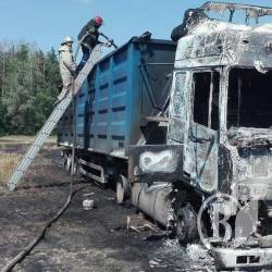 Згоріла фура, що везла зерно Згоріла фура, що везла зерно