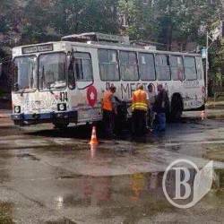 Вкотре у Чернігові не витримав лихої долі тролейбус Вкотре у Чернігові не витримав лихої долі тролейбус