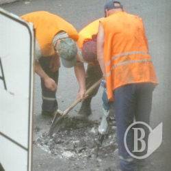 Реконструкції по-чернігівськи: якщо пошукати, під асфальтом знайдуться люки Реконструкції по-чернігівськи: якщо пошукати, під асфальтом знайдуться люки