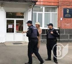 Рейдери атакують фабрику Елегант в Чернігові Рейдери атакують фабрику Елегант в Чернігові