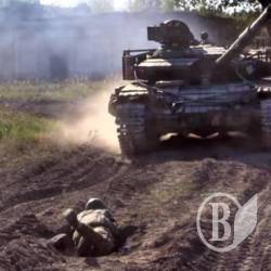 У Десні влаштували «обкатку танком», немов сім десятиліть тому У Десні влаштували «обкатку танком», немов сім десятиліть тому