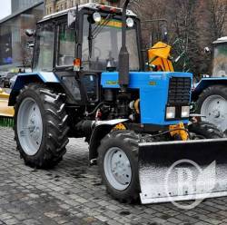 ЖЕК-10 замінив трактор для прибирання ЖЕК-10 замінив трактор для прибирання