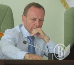 Атрошенко заборонив у Чернігові виступи «артистів легкої поведінки» Атрошенко заборонив у Чернігові виступи «артистів легкої поведінки»