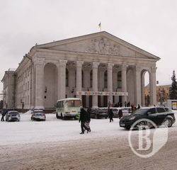 А давайте заборонимо рух через Красну площу? А давайте заборонимо рух через Красну площу?
