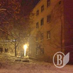 Мешканці розваленого гуртожитку можуть «гостювати», де розселені, до переможного кінця Мешканці розваленого гуртожитку можуть «гостювати», де розселені, до переможного кінця