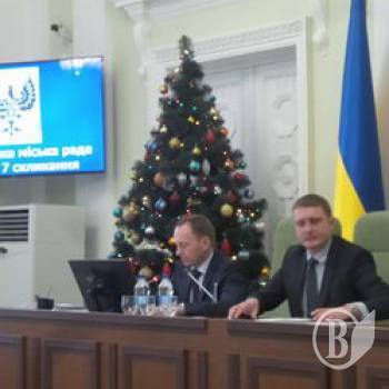 Триває передноворічна сесія Чернігівської міськради. З ялиною Триває передноворічна сесія Чернігівської міськради. З ялиною