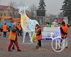 Як чепурили Чернігів після новорічної ночі - фото, відео Як чепурили Чернігів після новорічної ночі - фото, відео