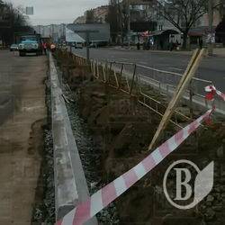 В Чернігові дорожники розібрали бордюри на вулиці Рокосовського В Чернігові дорожники розібрали бордюри на вулиці Рокосовського