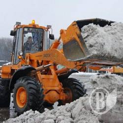 Чернігів чистять від снігу цілодобово Чернігів чистять від снігу цілодобово