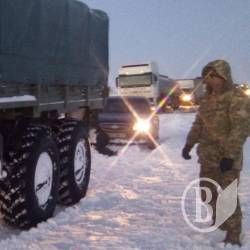 Військові врятували зі снігу вагітну жінку Військові врятували зі снігу вагітну жінку