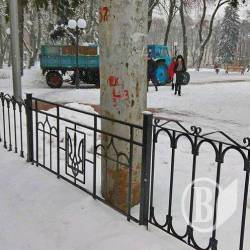 Паркан в стилі «я тебя слепила из того, что было…» – це для демонстрації Паркан в стилі «я тебя слепила из того, что было…» – це для демонстрації